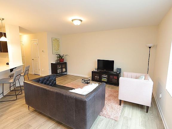 3rd image of 7641 Oliver Park Dr