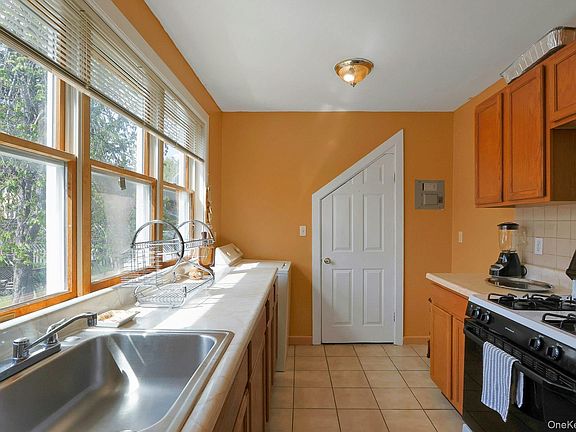 3rd image of 12 E Catherine Street