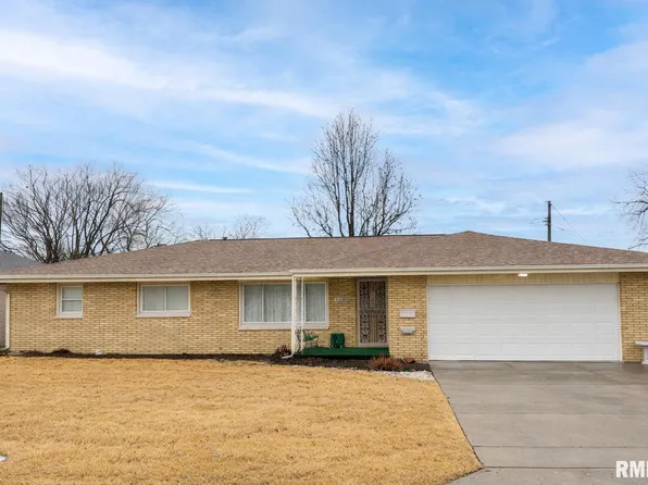 1103 S 7th St, Pekin, IL 61554