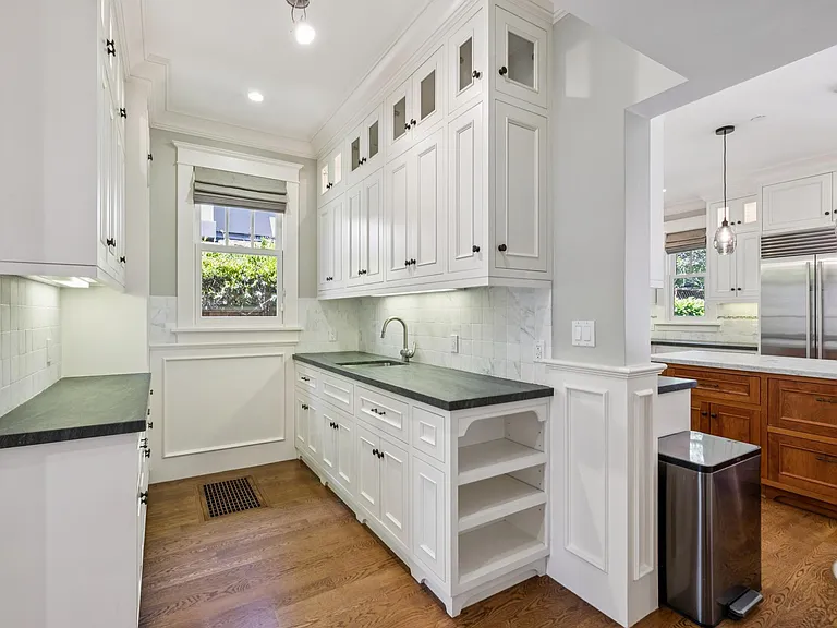 1517 Howard Ave — Photo 14
