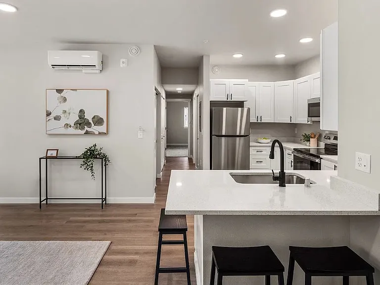 6400 Pacific Ave #203 — Photo 2