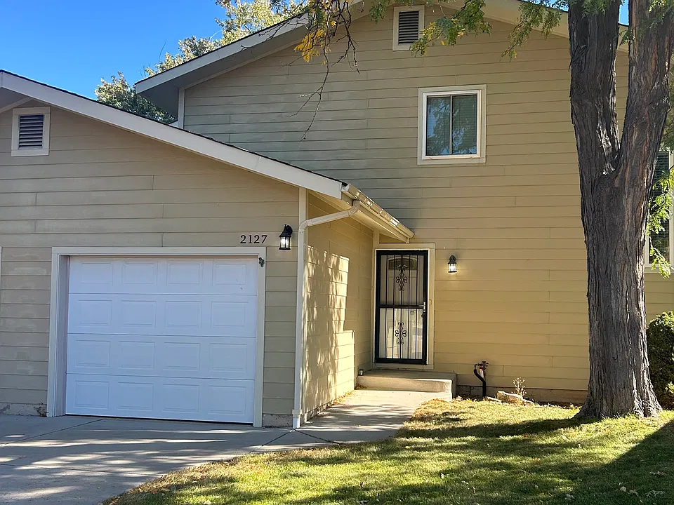 2127 Broadmoor Road Cir