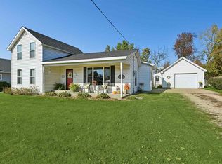 718 E Main St, Central City, IA 52214