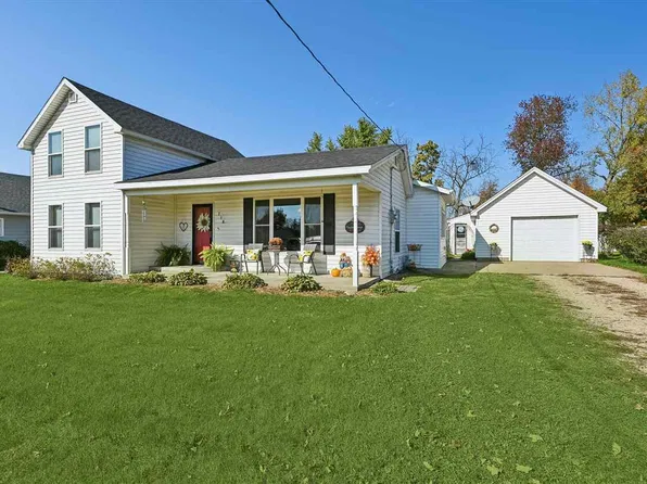 718 E Main St, Central City, IA 52214