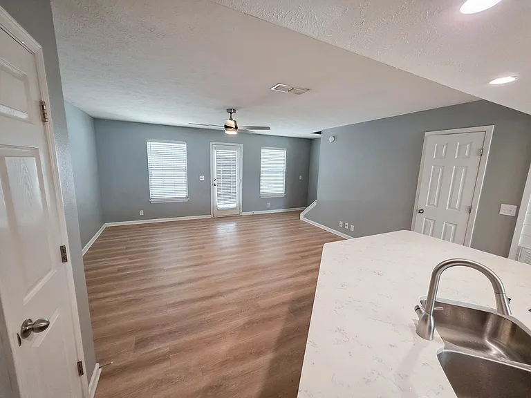 3126 Prater Ct — Photo 2