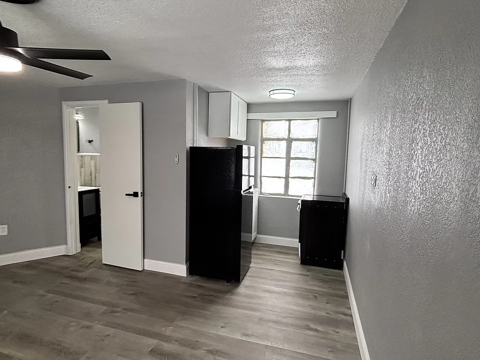 501 Main St #3