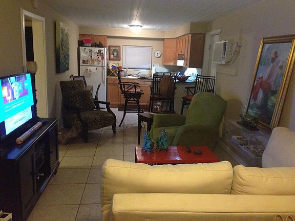 3rd image of 26 W Illiana St #26