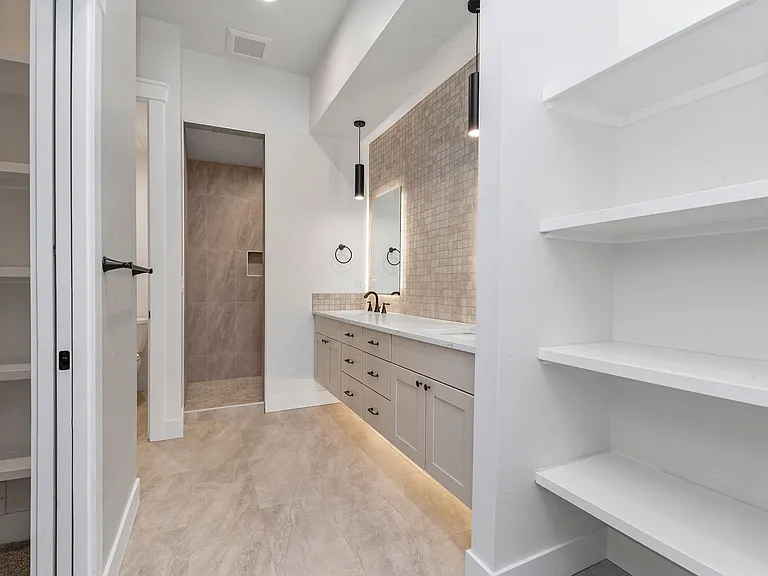 6642 N Asissi Ln — Photo 24
