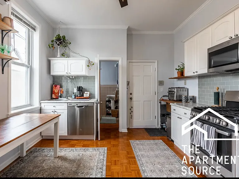 2219 W Wellington Ave #1F — Photo 1