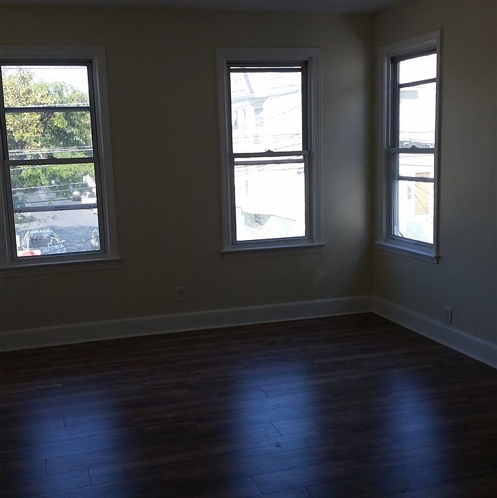 2nd image of 160 Garfield Ave #1
