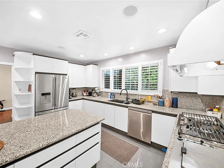 2500 Benedict Canyon Dr — Photo 8