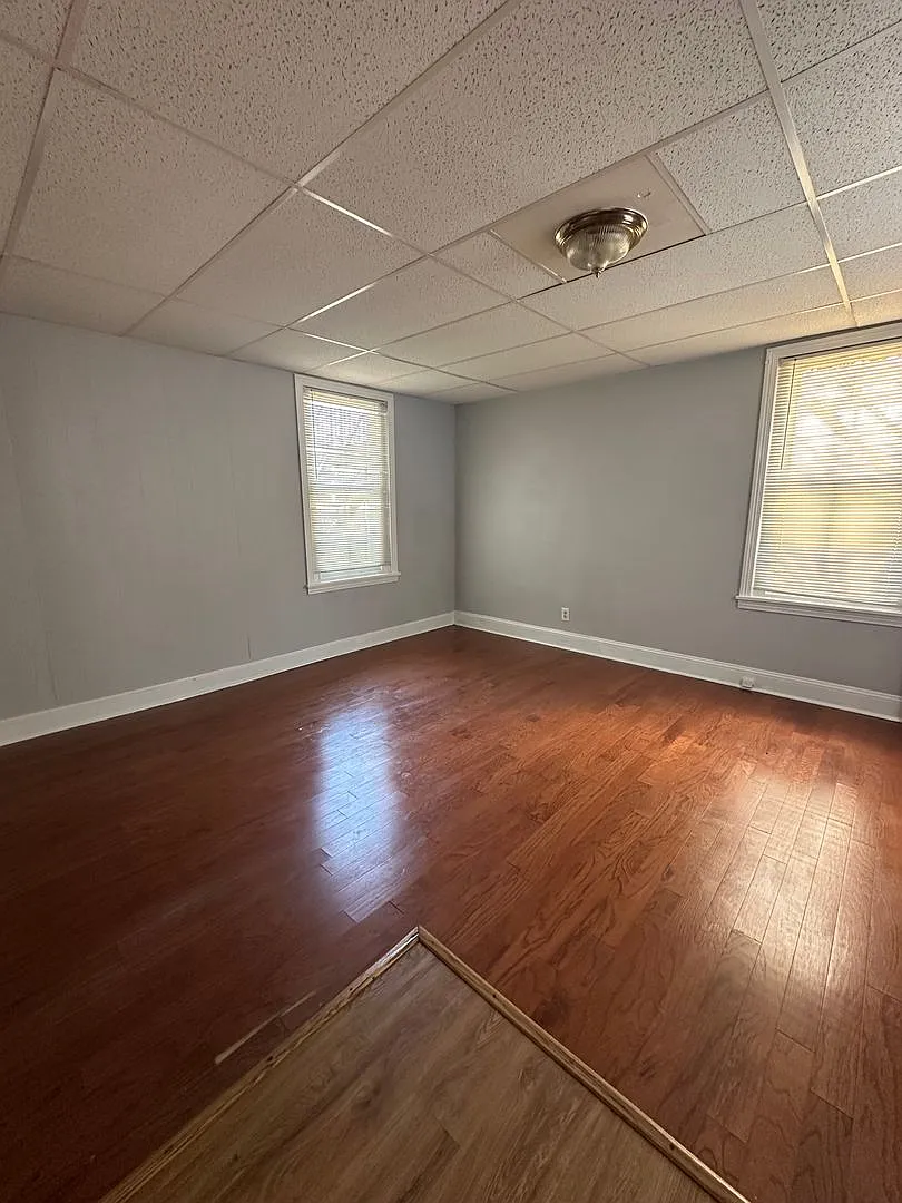 230 Sharon ave — Photo 1