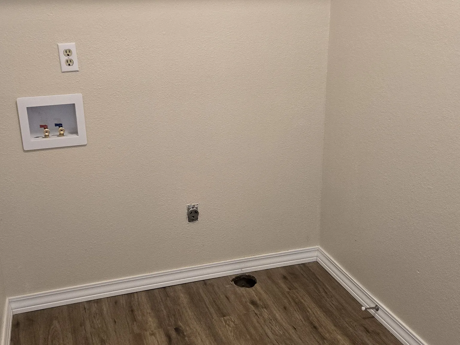 3 bed, 1320 sqft, $1,700 — Photo 4
