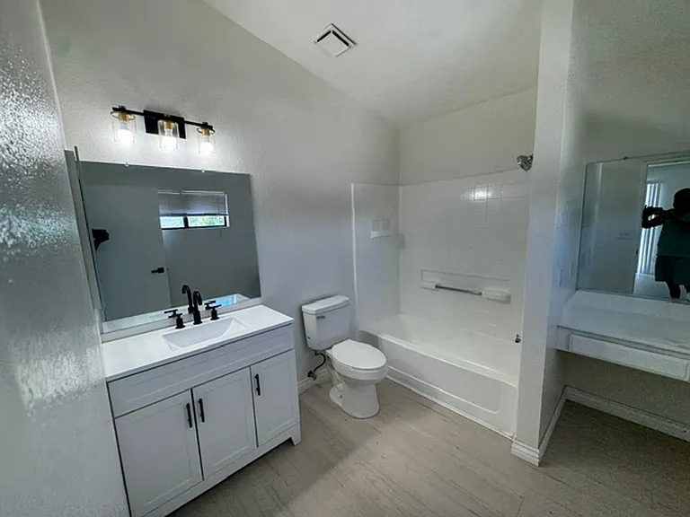 409 Wimbledon Dr — Photo 16