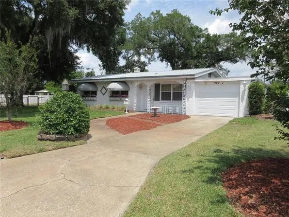 902 N Crystal Ter, Plant City, FL 33563