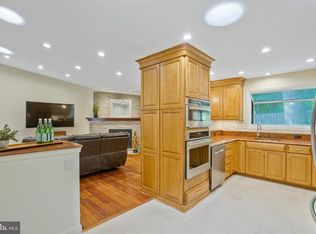 9611 Ceralene Ct, Fairfax, VA 22032