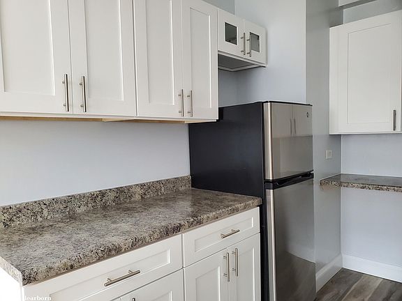 2nd image of 1102 N Dearborn St #916