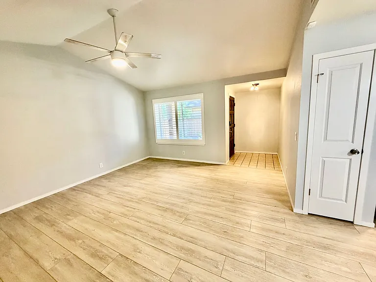 2619 Waverly Ct — Photo 4
