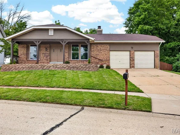 11853 Northport Dr, Florissant, MO 63033