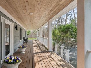 9 Red Creek Cir, Hampton Bays, NY 11946