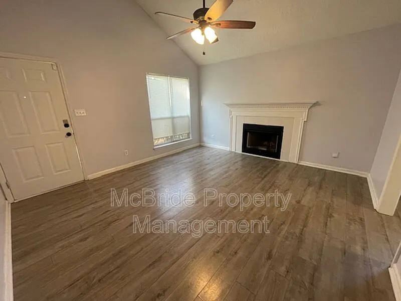3 bed, 2.0 bath, 1169 sqft, $1,495 — Photo 2