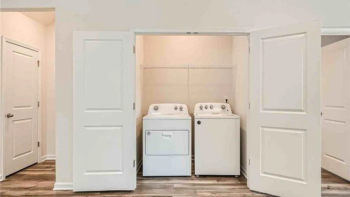 3 bed, 2.5 bath, 1800 sqft, $2,550 — Photo 3