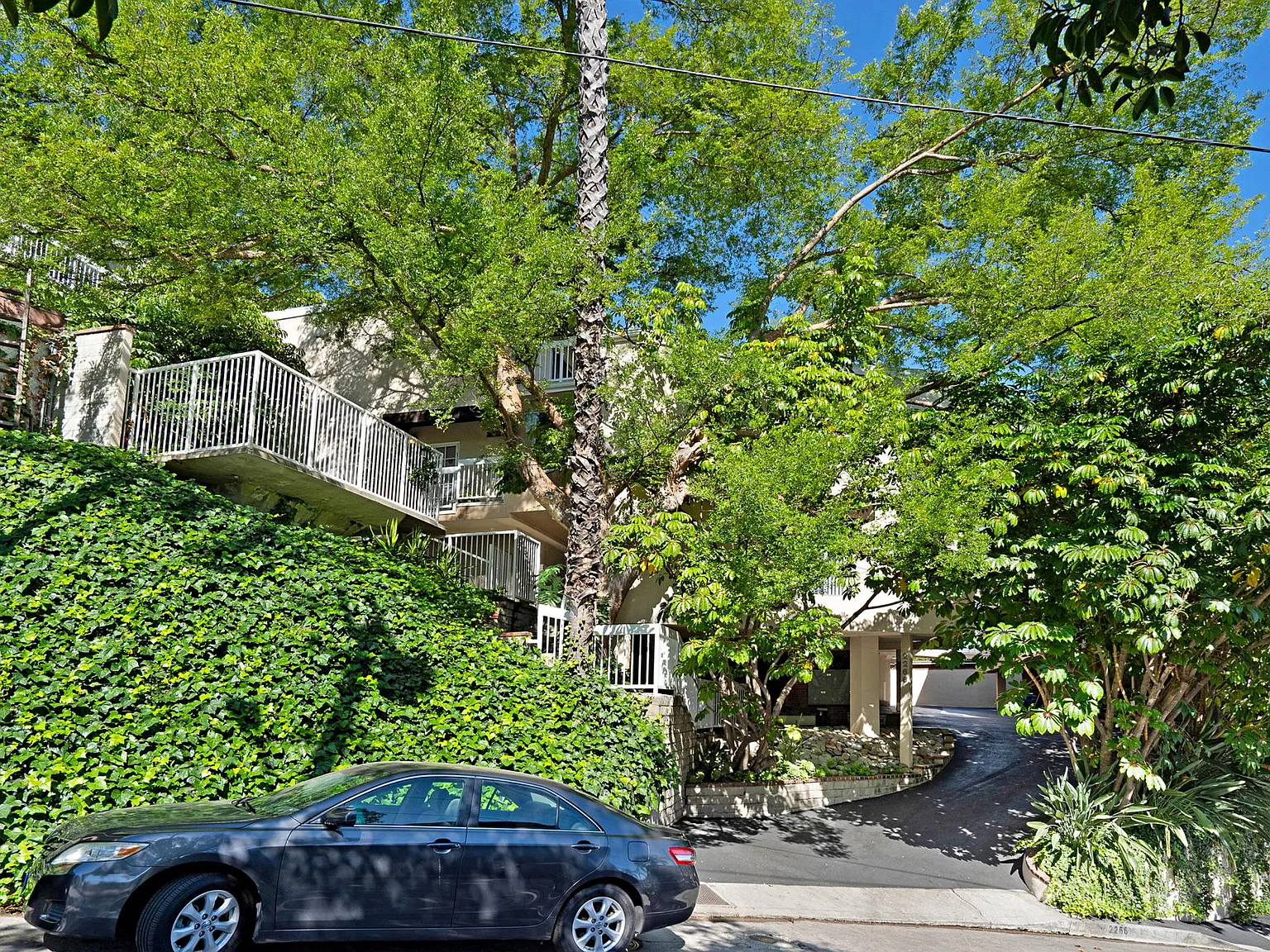 2 bed, 700 sqft, $2,495 — Photo 1
