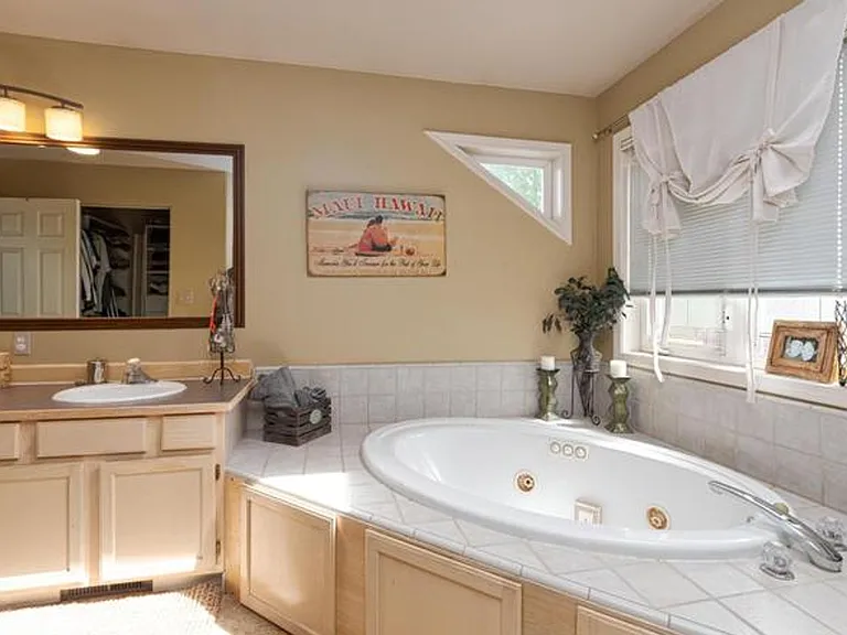 1480 Cresthaven Dr — Photo 10