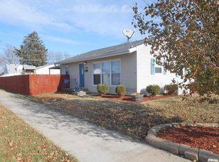1109 Maiden Ln, Bettendorf, IA