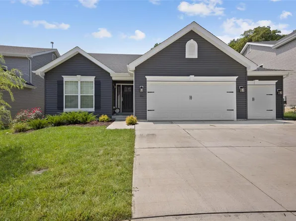 762 Fox Creek Dr, Fenton, MO 63026