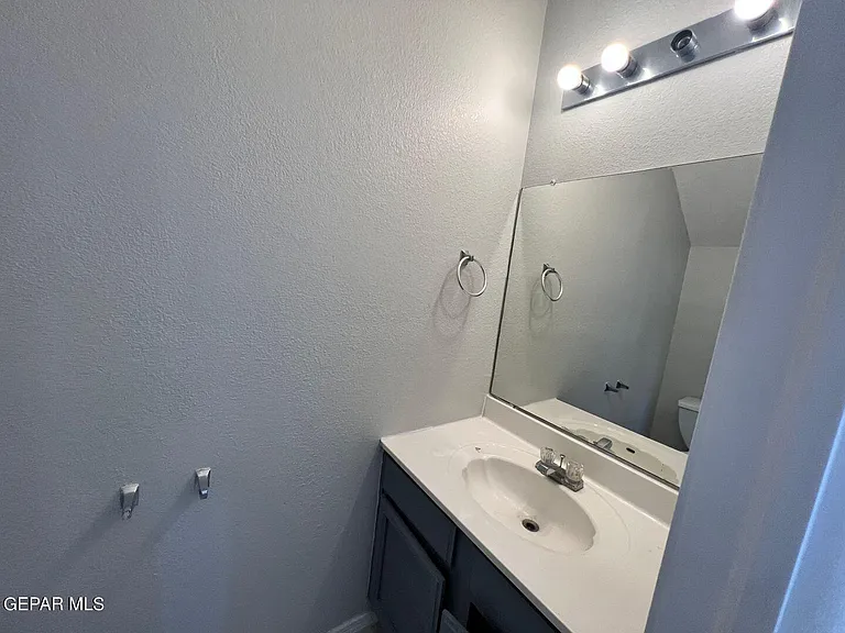 11013 Thatcher Pond Ln — Photo 2