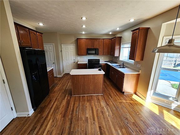 4th image of 815 Autumn Ct