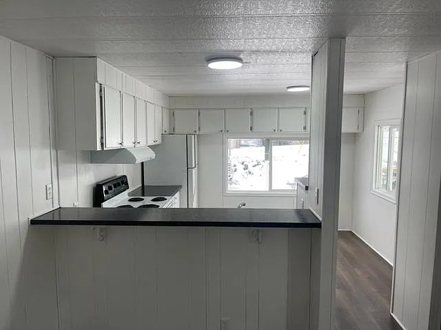 355 SW Creston Ave — Photo 2