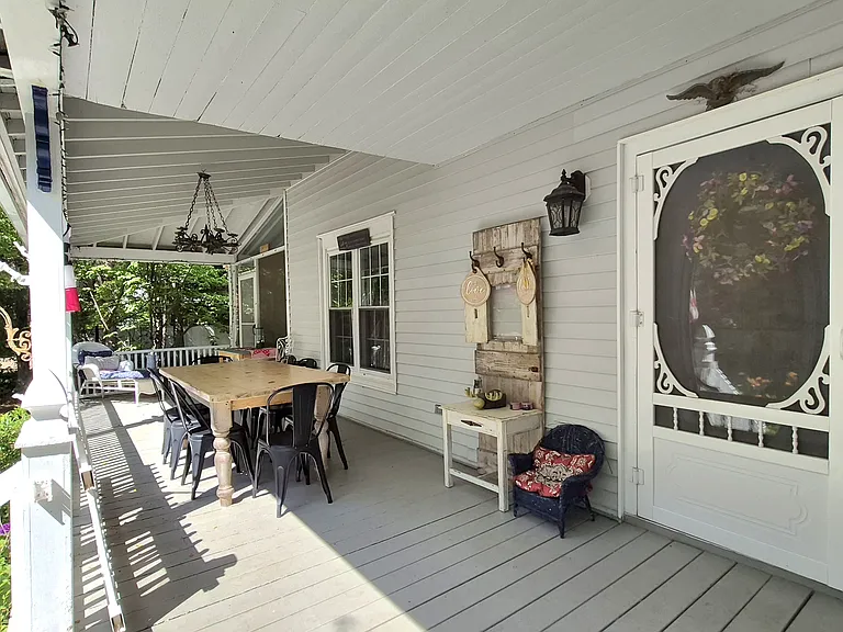 45 Stearns Rd — Photo 4