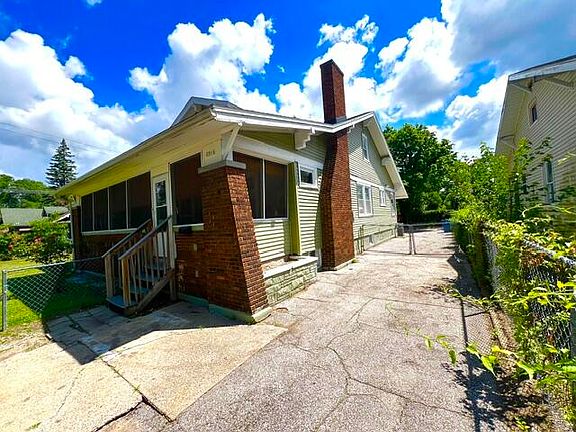 5th image of 2216 Peck St