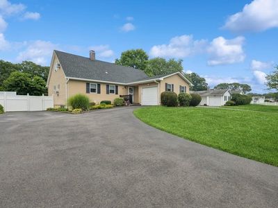 15 Tarkington Road, Holbrook, NY, 11741