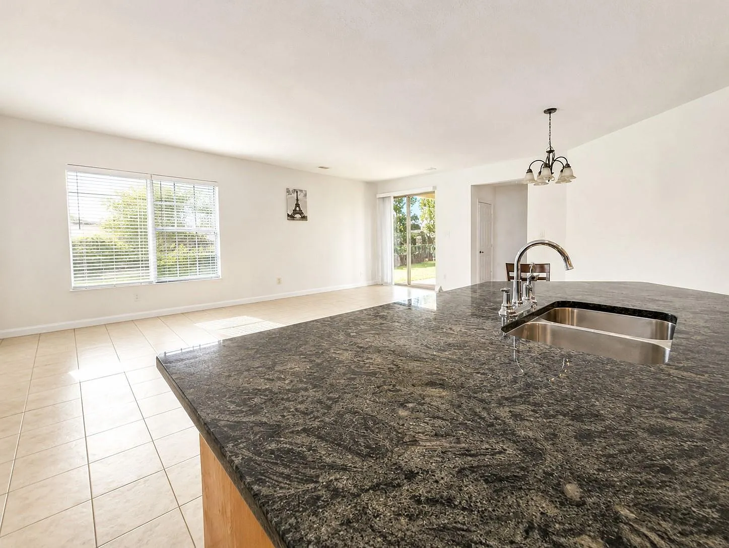 3 bed, 2.0 bath, 1648 sqft, $2,295 — Photo 4