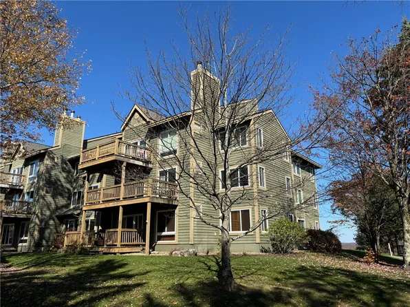 5330 Summit Dr, Hidden Valley, PA 15502