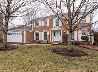 2203 Stonegate Ln, Wheaton, IL 60189