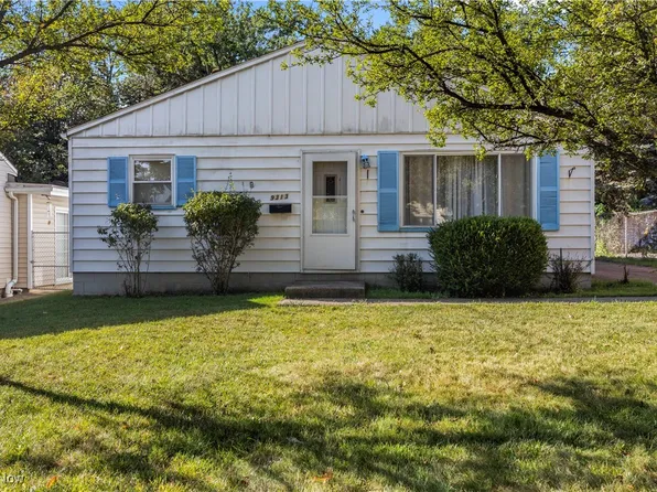 9313 Crestwood Rd, Parma Heights, OH 44130