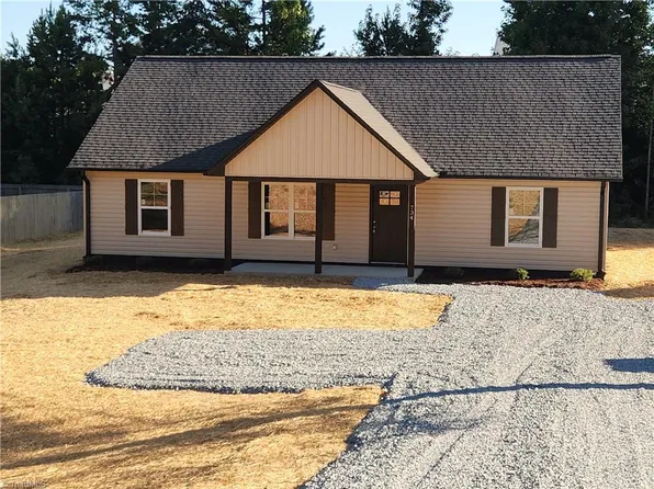 734 Central Falls Rd, Asheboro, NC 27203