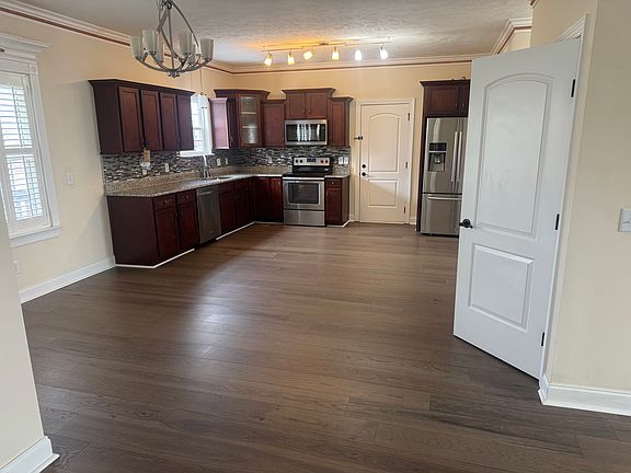 3rd image of 6598 Sunnywood Dr