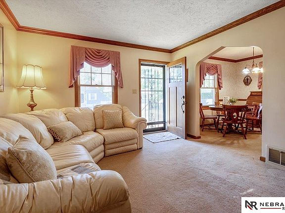 4th image of 4542 Charles St