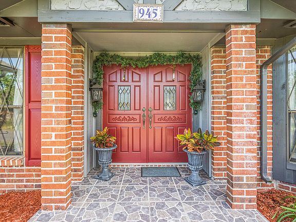 5th image of 945 Lakeridge Dr