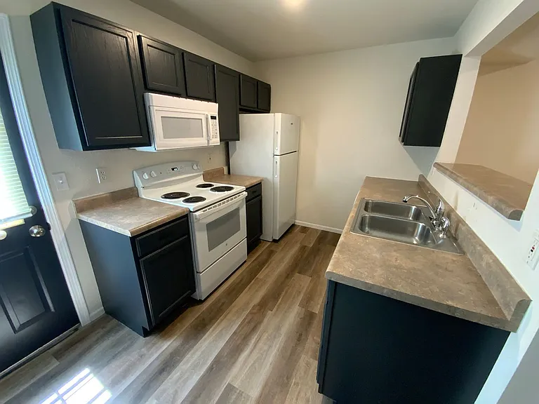 3602 Zinnia Dr — Photo 6