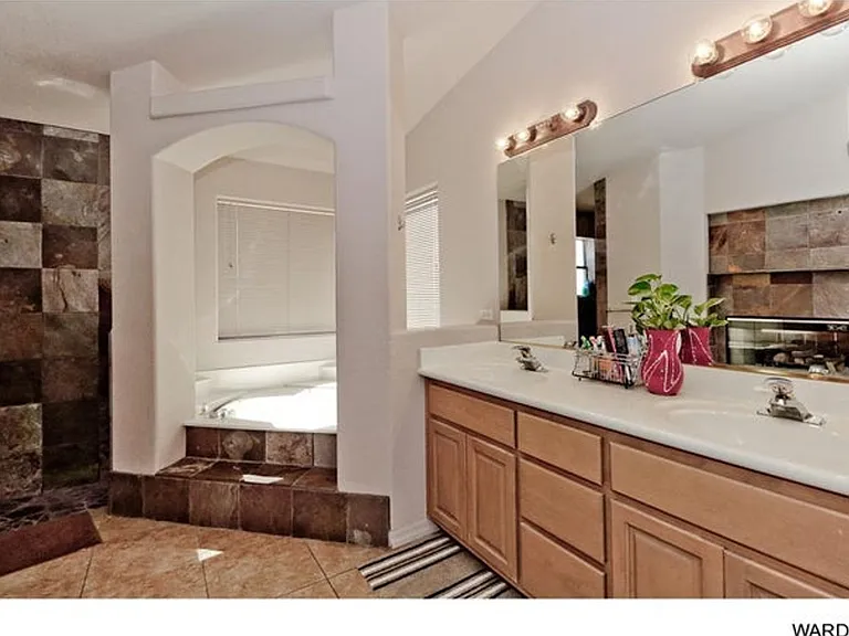 820 Granada Vereda — Photo 12