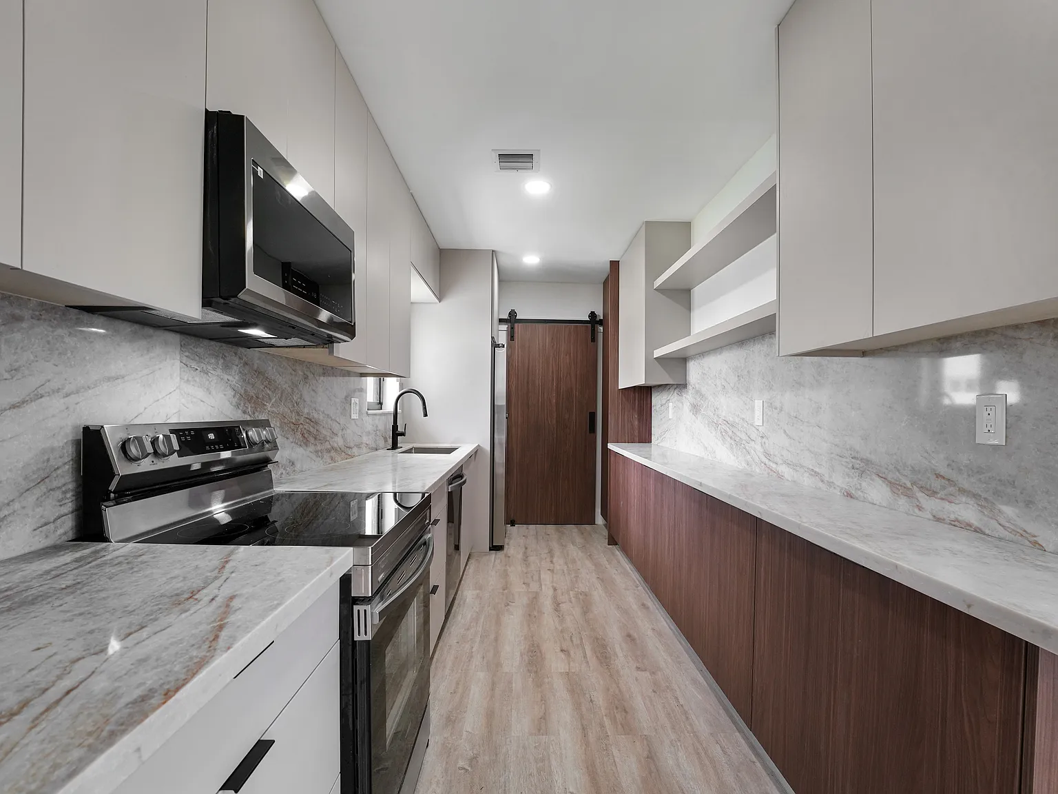 3 bed, 1633 sqft, $4,400 — Photo 4