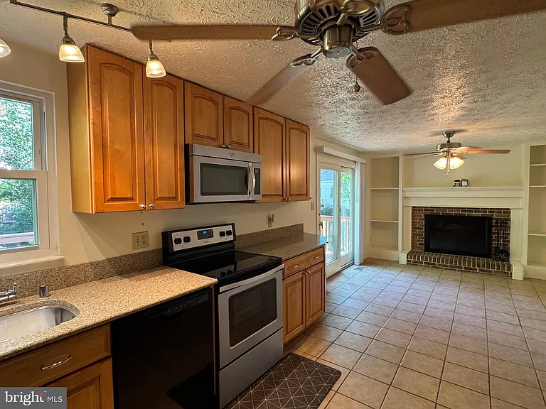 12827 Framingham Ct — Photo 5