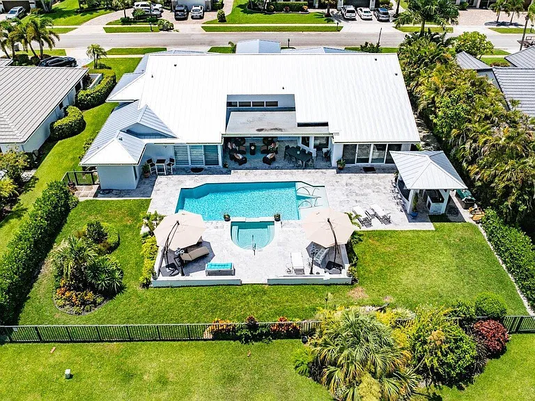 11164 Boca Woods Ln — Photo 37