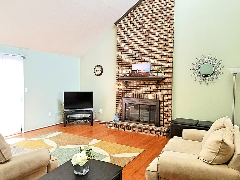 1665 Northbrook Dr — Photo 10